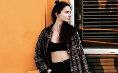 青青草原中文字幕MV